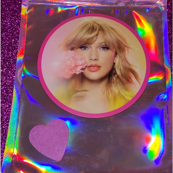 TAYLOR SWIFT LOCKER FRIDGE MAGNET & FANSITE PINK HEART MINT !! - Picture 1 of 5